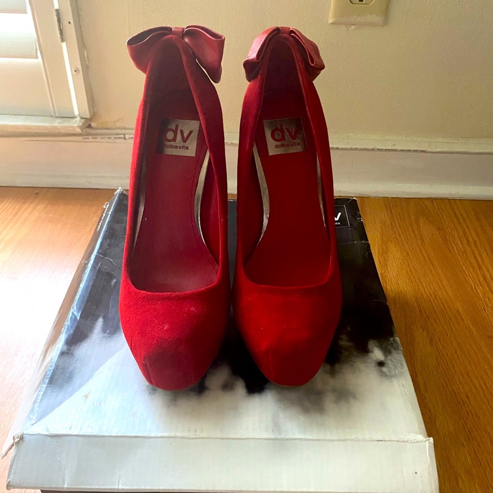 Dolce Vita red closed toe pumps